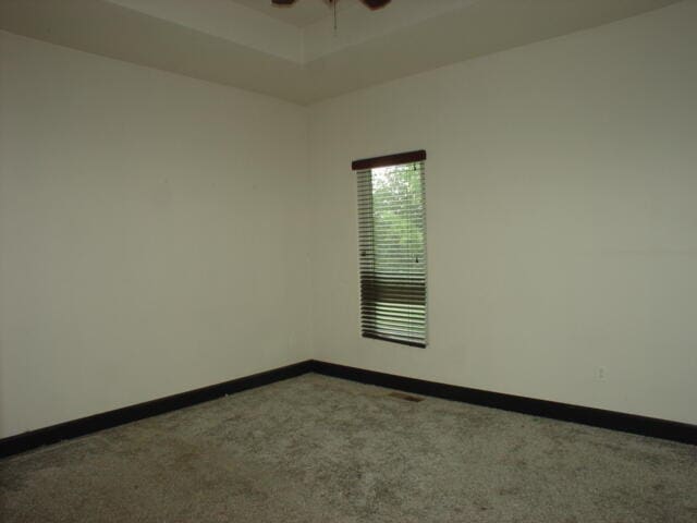 carpeted empty room featuring ceiling fan