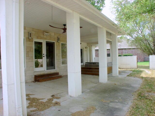 view of patio with ceiling fan