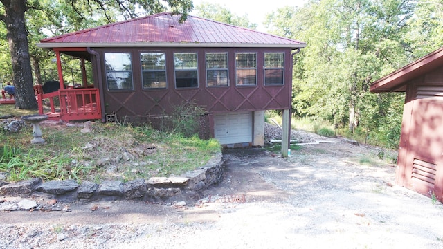 view of front facade with a garage