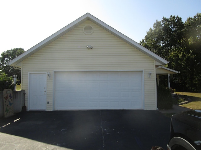 view of detached garage