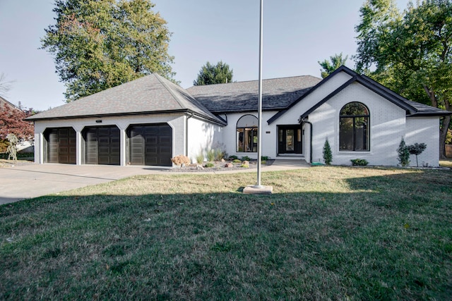 view of front of house featuring a front lawn and a garage