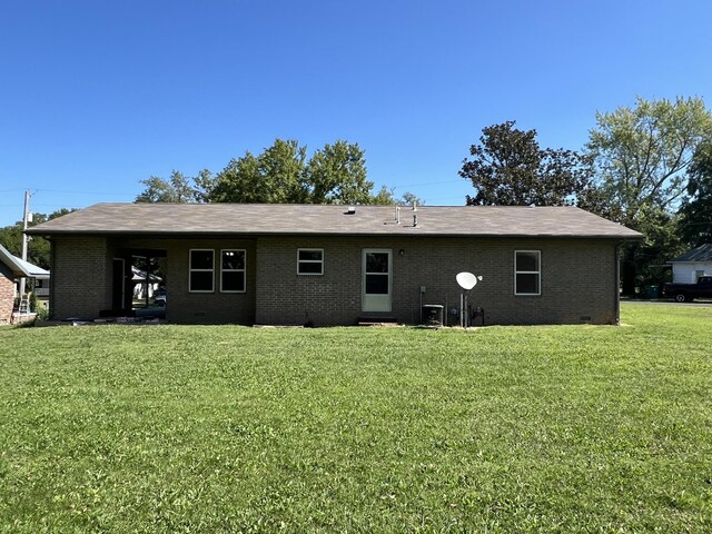 328 E 4th St, Willow Springs, MO 65793 - back of house featuring brick siding and a yard