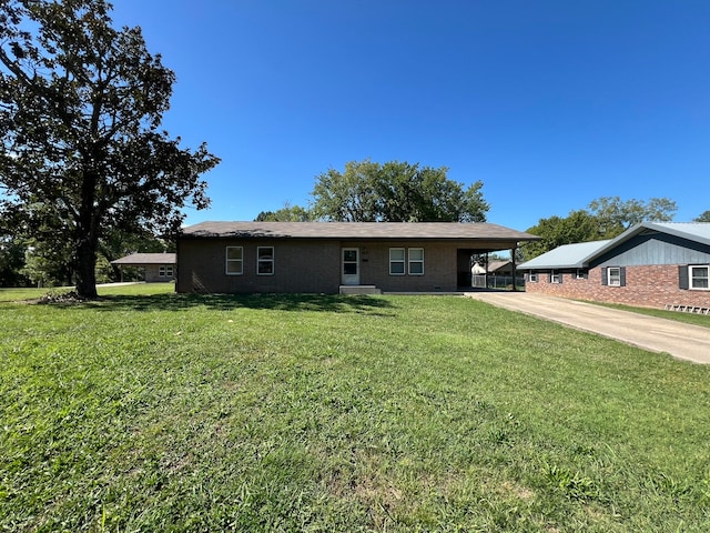 single story home featuring a carport and a front yard