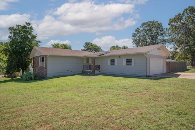 view of front facade featuring a front lawn