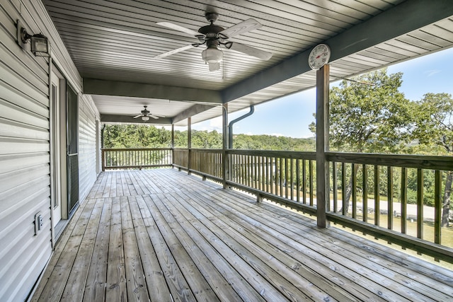 deck with ceiling fan