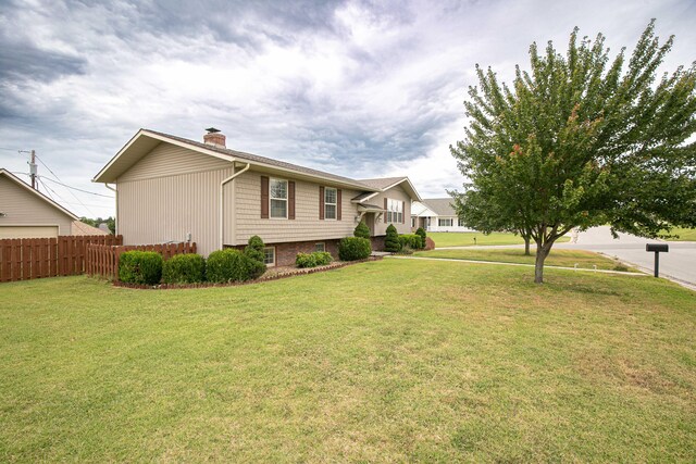 view of front of home with a front lawn