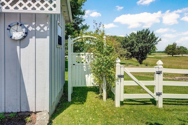 1568 Glossip Ave, Highlandville, MO 65669 - view of gate