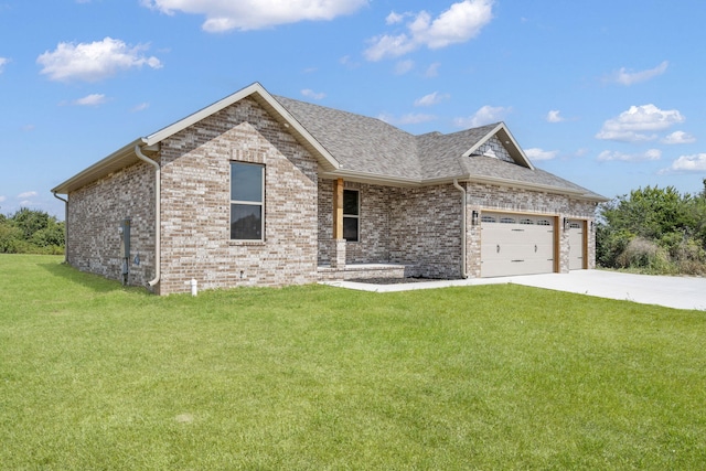 view of front facade with a front yard and a garage