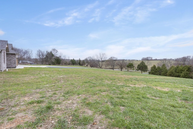 view of yard with a rural view