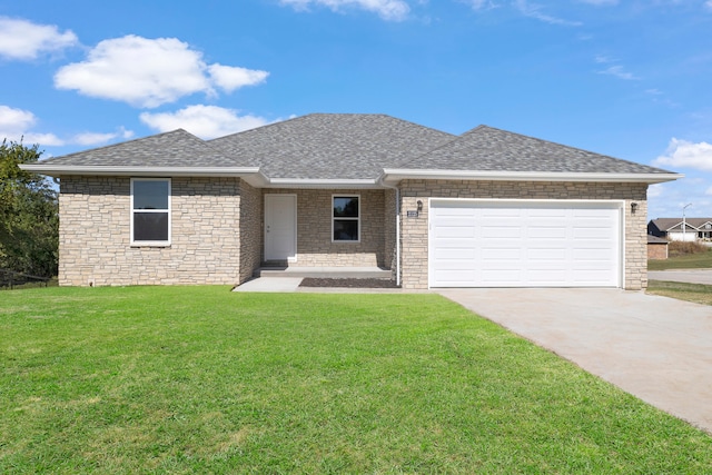 view of front facade featuring a garage and a front lawn