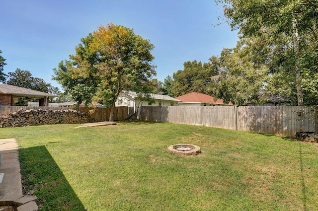 view of yard featuring an outdoor fire pit