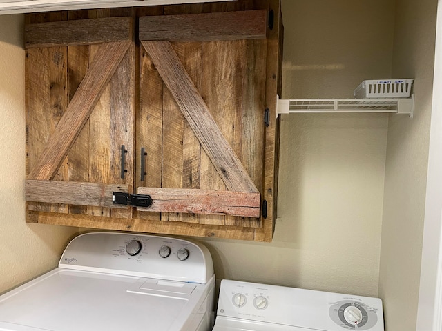 laundry area with washer / clothes dryer