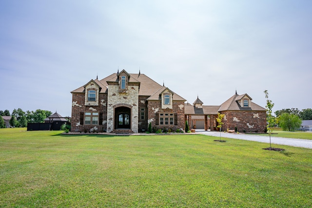 view of front of property featuring a front yard and a garage