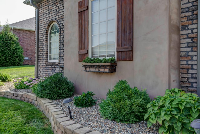 view of side of property featuring a yard