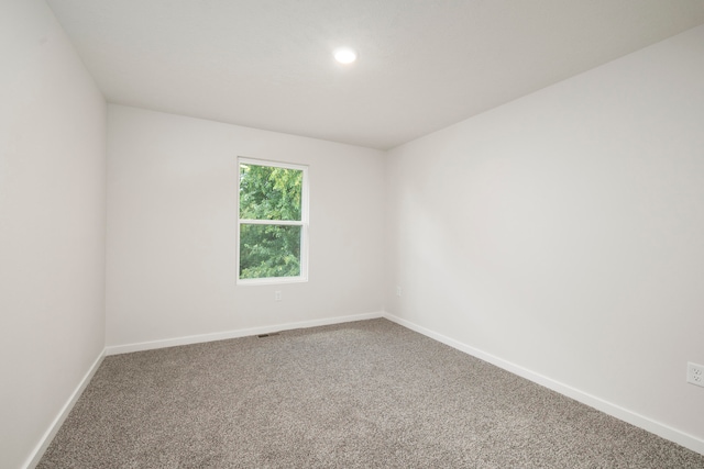 unfurnished room featuring carpet