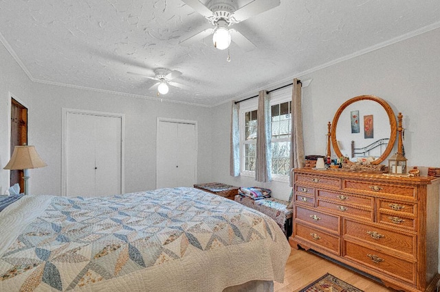 bedroom featuring a textured ceiling, light wood-type flooring, ceiling fan, and ornamental molding