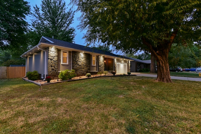 ranch-style house featuring a front lawn