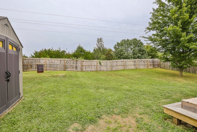 view of yard featuring a storage unit