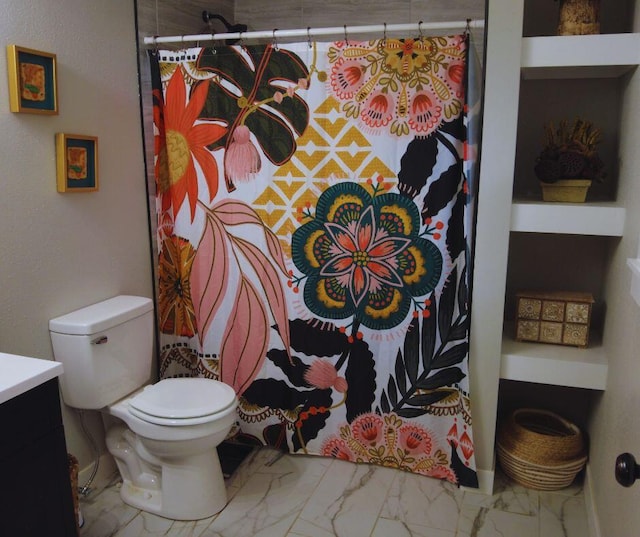 bathroom with a shower with curtain, vanity, and toilet