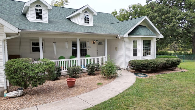 view of front facade featuring a front lawn and covered porch