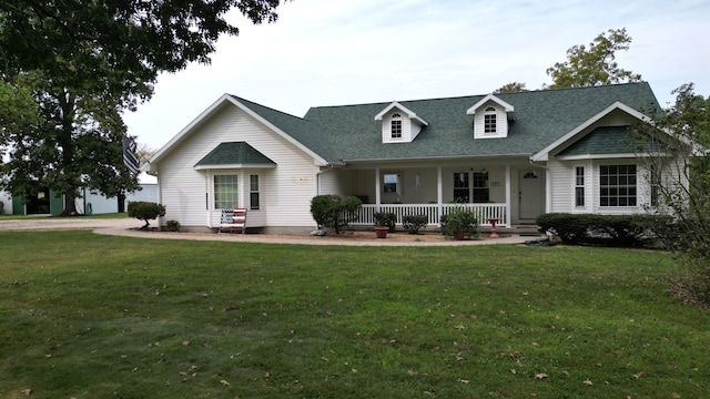 new england style home featuring a front lawn and a porch