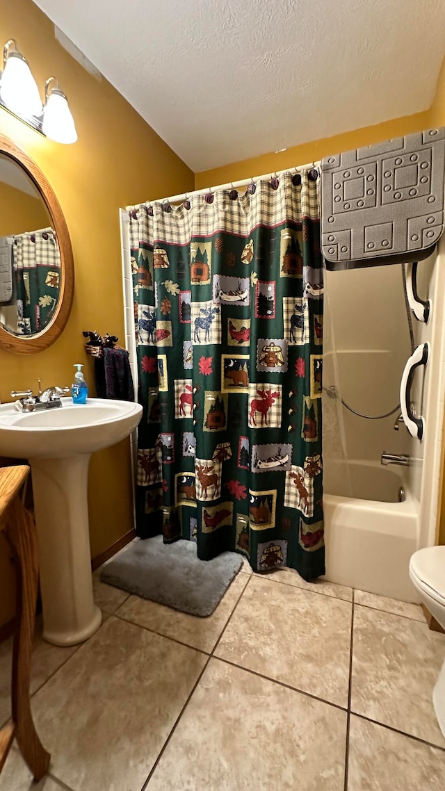 bathroom featuring shower / bath combo, tile patterned flooring, toilet, and a textured ceiling