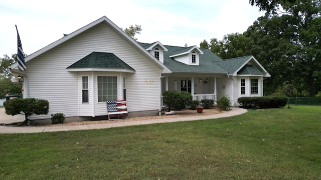 view of front facade featuring a front yard and a porch