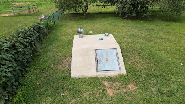 entry to storm shelter featuring a lawn