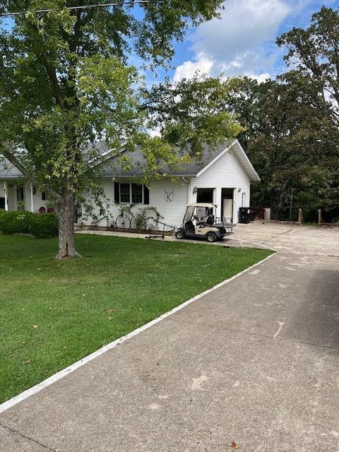 view of front of property with a front yard