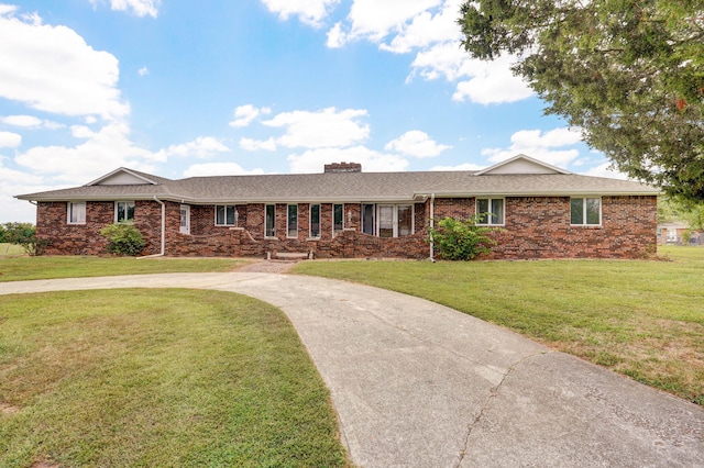 single story home with a front yard