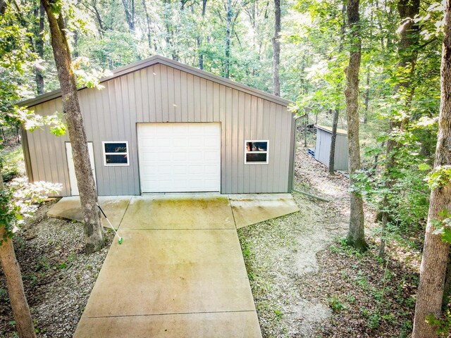 6643 E Turner Springs Dr, Springfield, MO 65809 - detached garage with concrete driveway