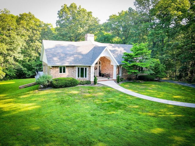 view of front of property with a front yard