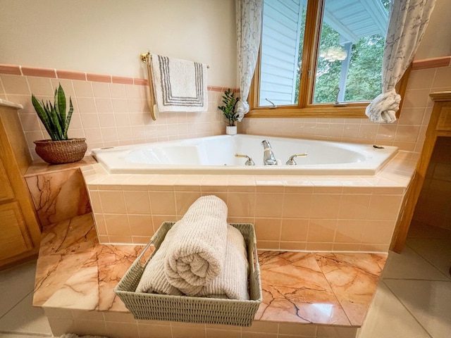 6643 E Turner Springs Dr, Springfield, MO 65809 - bathroom featuring a bath