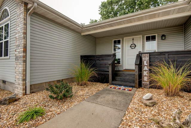 entrance to property featuring a porch