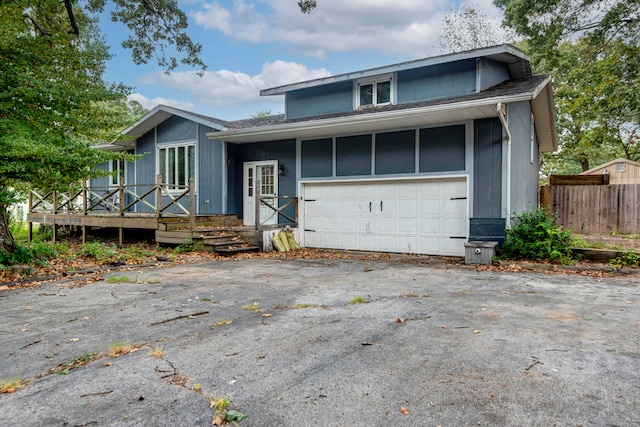 view of front facade featuring a garage