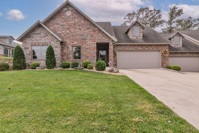 view of front facade featuring a garage and a front yard