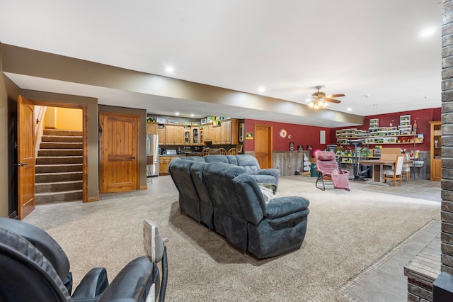 carpeted living room featuring ceiling fan