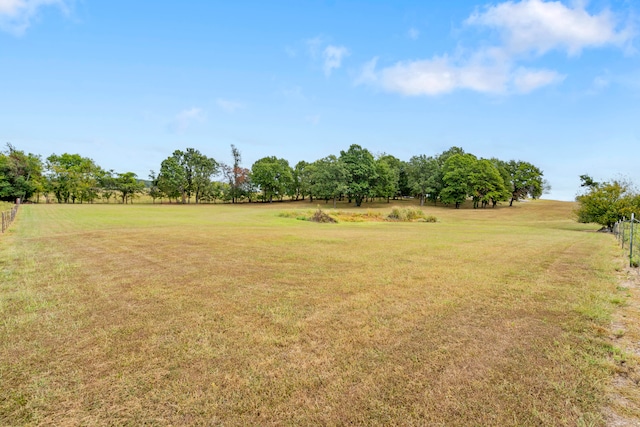 view of yard featuring a rural view