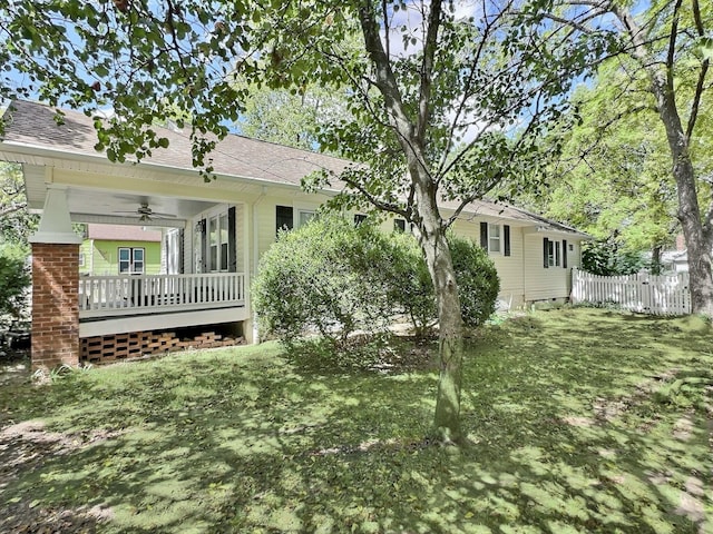 view of yard featuring ceiling fan