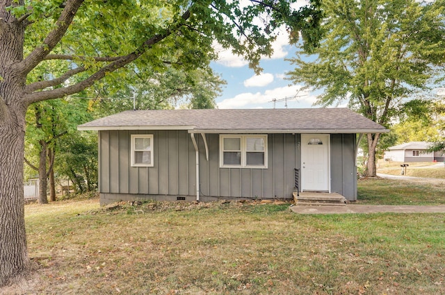 ranch-style home featuring a front yard