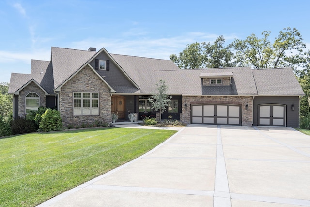 view of front of home featuring a front yard