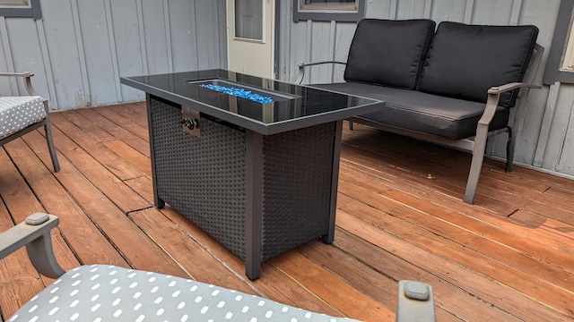 deck with outdoor lounge area