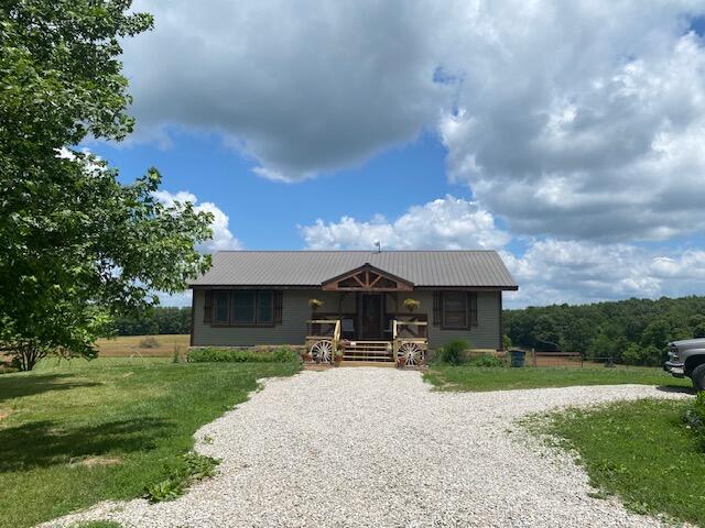 view of front of home with a front lawn