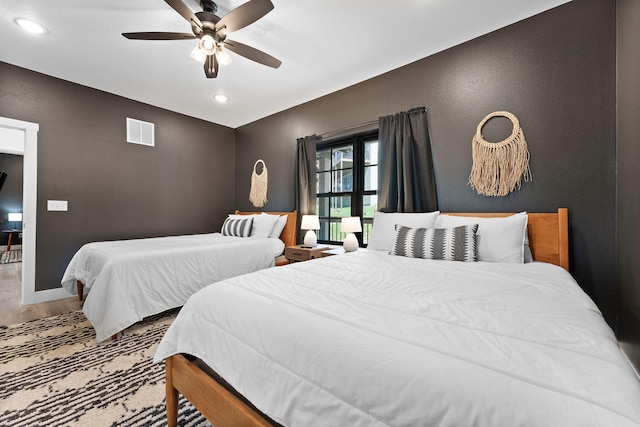 bedroom with ceiling fan