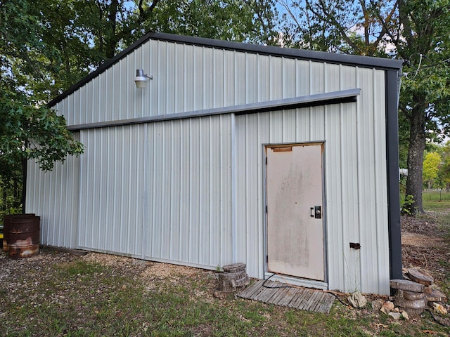 view of outbuilding