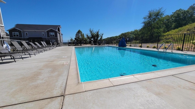 view of swimming pool featuring a patio