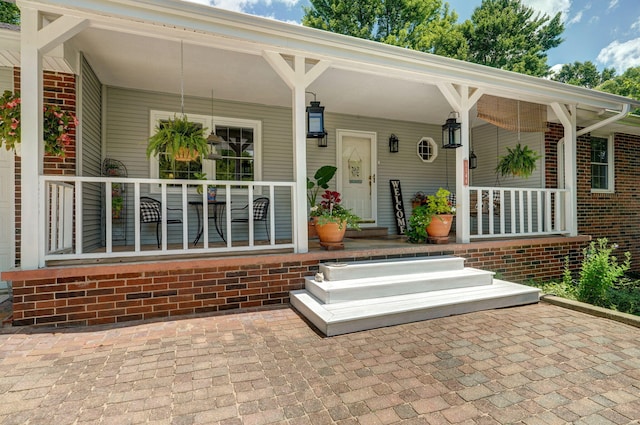 entrance to property featuring a porch