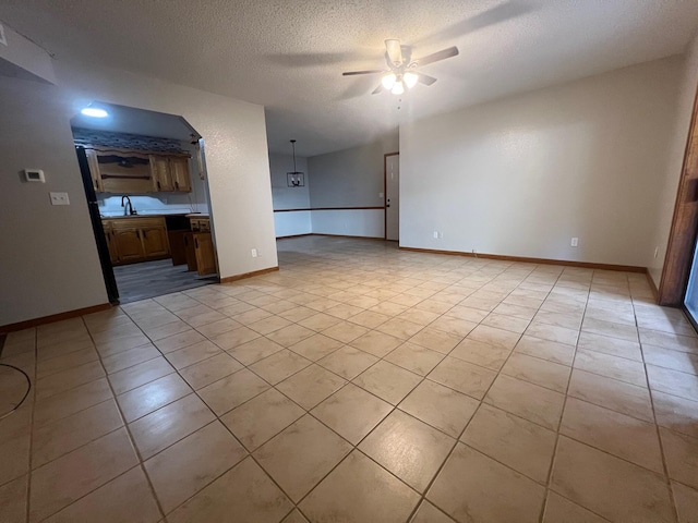 spare room featuring ceiling fan and a textured ceiling