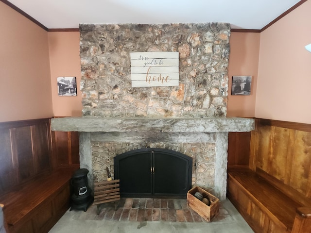 room details featuring ornamental molding, a fireplace, and carpet flooring