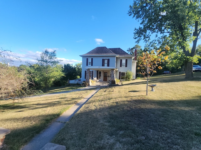 view of front facade featuring a front lawn and covered porch